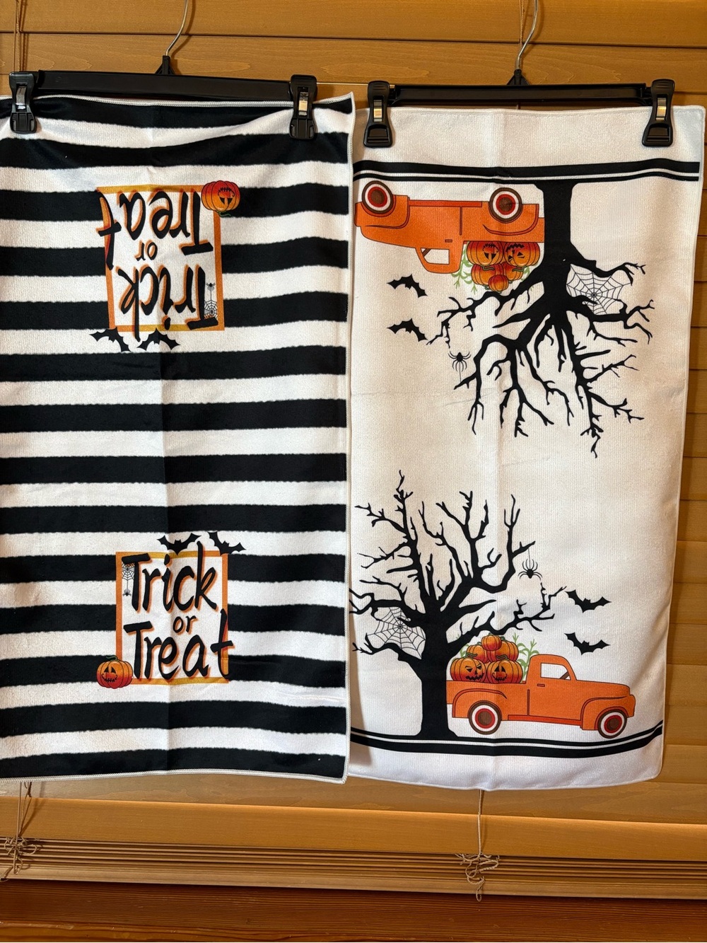 Halloween NWT 2 pack kitchen towels. Add fun to your kitchen for Halloween